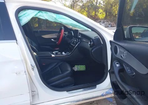 2015 Mercedes-Benz C 300 4Matic из США, поврежденный, VIN 55SWF4KB1FU015775